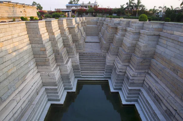 Caminó Bien Templo Fue Construido Alrededor 1112 Por Mahadeva Comandante — Foto de Stock