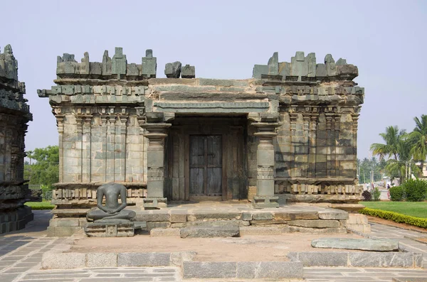 ジャイナ教寺院のブラフマー Jinalaya 中世の時代に Lokkigundi として知られている 町としても知られている Teerthankara Lakkundi 世紀の間にかなりの重要性 — ストック写真