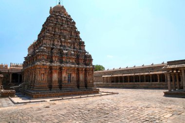 Airavatesvara tapınak kompleksi, Darasuram, Tamil Nadu, Hindistan. Kuzey batıdan görünümü