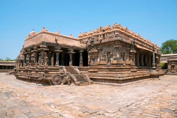 Agra-mandapa maha-mandapa, Airavatesvara Tapınağı, Darasuram, Tamil Nadu, Hindistan. Güney Doğu görünümünden