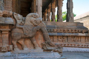 Korkuluk dekorasyon Deivanayaki Amman Tapınak, Airavatesvara Tapınağı, Darasuram, Tamil Nadu, Hindistan için bitişik yeli binici,. 