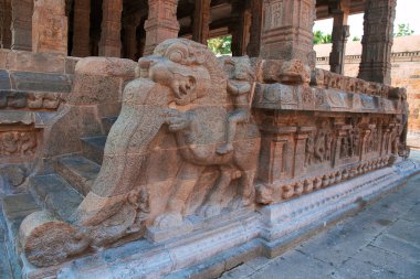Korkuluk dekorasyon Deivanayaki Amman Tapınak, Airavatesvara Tapınağı, Darasuram, Tamil Nadu, Hindistan için bitişik yeli binici,. 