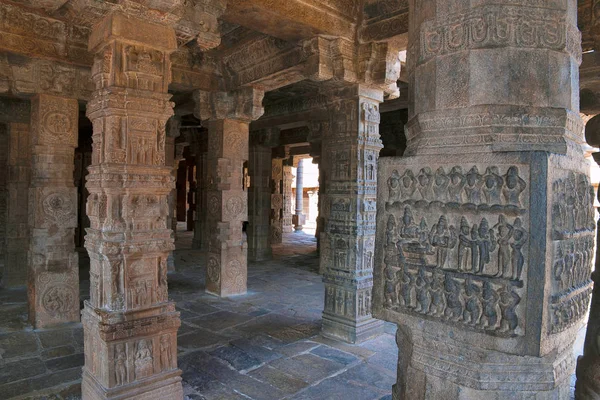 Oyma iç sütun, agra-mandapa, Airavatesvara Tapınağı, Darasuram, Tamil Nadu Hindistan