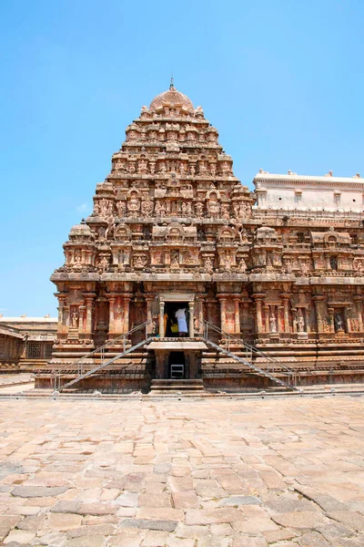 Duvarlar ve gopura, Airavatesvara Tapınağı, Darasuram, Tamil Nadu, Hindistan dekore edilmiştir. Görünüm Güney