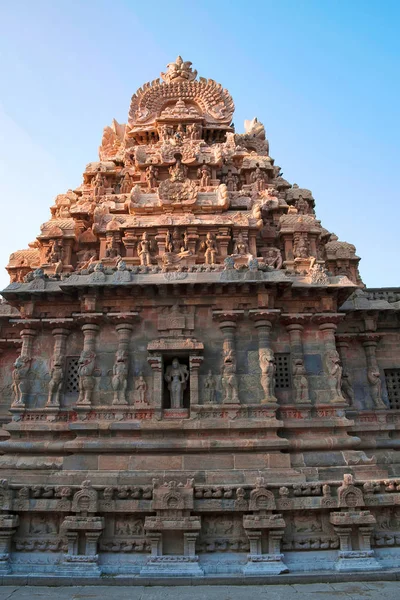 Deivanayaki Amman Tapınak, Airavatesvara Tapınağı, Darasuram, Tamil Nadu, Hindistan için bitişik. Batıdan görünümü