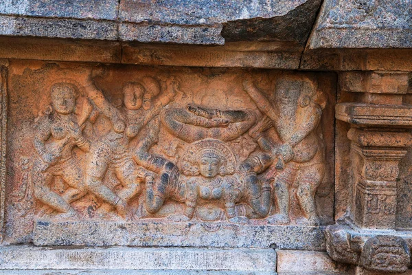 ヨガのポーズ Mandapa アイラーヴァテーシュヴァラ寺院 Darasuram タミル ナードゥ州 インドの基本の描写 — ストック写真