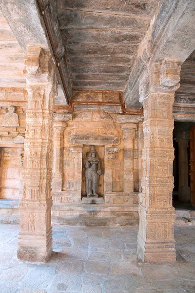 Dwarapalika mukhamandapa girişinde sol tarafındaki Deivanayaki Amman Tapınak, Darasuram, Tamil Nadu, Hindistan. 