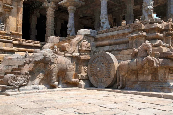 Elefantes Las Balaustradas Caballos Galopantes Agra Mandapa Airavatesvara Temple Darasuram —  Fotos de Stock