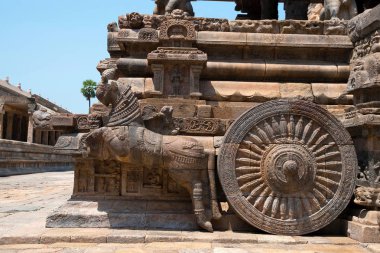 Dörtnala atlar kat yakınındaki adımlar, agra-mandapa, Airavatesvara Tapınağı, Darasuram, Tamil Nadu, Hindistan. Doğu'dan görünüm.