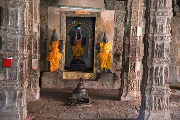 Tanrıça Perinayaki hücre, Airavatesvara Tapınağı, Darasuram, Tamil Nadu Hindistan