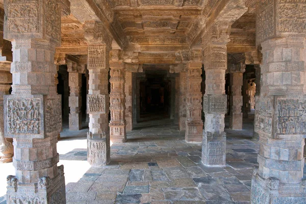 İç sütun mitolojik tasvir hikayeler, agra-mandapa, Airavatesvara Tapınağı, Darasuram, Tamil Nadu, Hindistan
