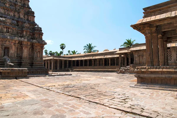 Mandapas Kuzey Batı köşesinde Airavatesvara tapınak kompleksi, Darasuram, Tamil Nadu, Hindistan.