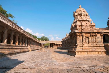 Ayağı-manastır ve Chandikesvara Tapınak, Kuzey tarafında, Airavatesvara tapınak kompleksi, Darasuram, Tamil Nadu, Hindistan