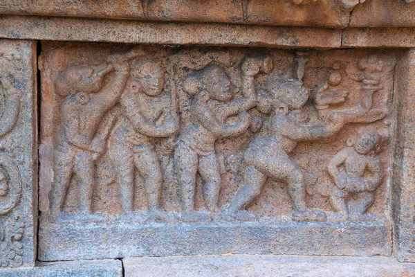 Jugglery, Kuzey mandapa, Airavatesvara Tapınağı temel sahne karmaşık, gösterilen paneli Darasuram, Tamil Nadu, Hindistan.