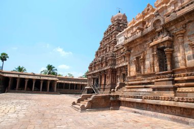 Görünüm güney batı köşesi, Airavatesvara Tapınağı, Darasuram, Tamil Nadu, Hindistan 