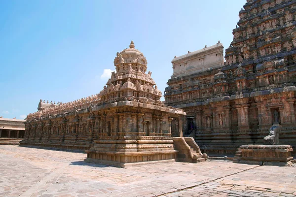 アイラーヴァテーシュヴァラ寺院の複合体 Darasuram タミル ナードゥ州 インドの眺め Chandikesvara の小さな神社です — ストック写真