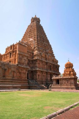 Brihadisvara Tapınağı ve Chandikesvara türbe, Tanjore, Tamil Nadu, Hindistan. Kuzey Doğu görünümünden. 