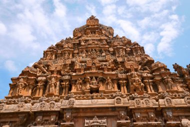 Oymalar üzerinde Gopura, Subrahmanyam Tapınak, Brihadisvara tapınak kompleksi, Tanjore, Tamil Nadu Hindistan