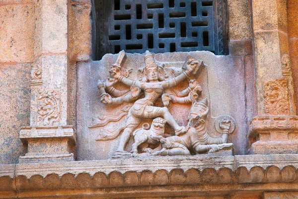 Durga matando al demonio, muro norte, santuario Subrahmanyam, complejo de templos Brihadisvara, Tanjore, Tamil Nadu —  Fotos de Stock