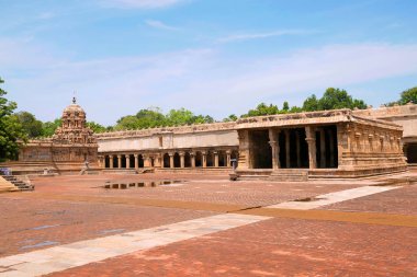 Ganesha tapınak üzerinde sol, Karuvur Devar tapınak sağda, Brihadisvara tapınak kompleksi, Tanjore, Tamil Nadu, Hindistan.