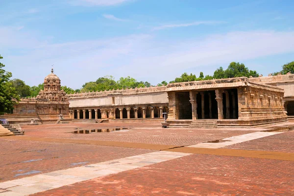 Ganesha tapınak üzerinde sol, Karuvur Devar tapınak sağda, Brihadisvara tapınak kompleksi, Tanjore, Tamil Nadu, Hindistan.