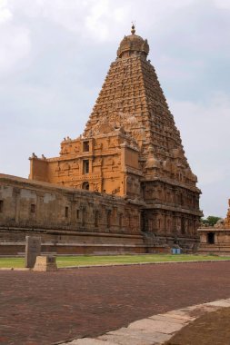 Büyük gopura veya vimana, Brihadisvara Tapınağı, Tanjore, Tamil Nadu, Hindistan. Kuzey Doğu görünümünden