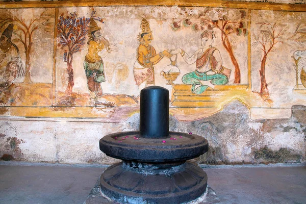 Linga resmi, Kuzey cloister, duvarın içinde Brihadisvara tapınak kompleksi, Tanjore, Tamil Nadu, Hindistan bir Nayaka ile.