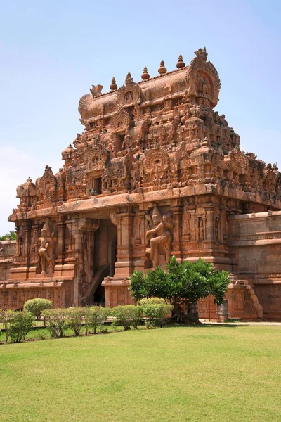 Rajarajan Tiruvasal ve koruma duvarı, Brihadisvara Tapınağı, Tanjore, Tamil Nadu, Hindistan. Doğudan vew