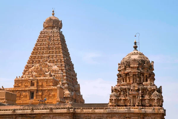 Shikharas veya Vimana, Amman tapınak ve Brihadisvara Tapınağı, Tanjore, Tamil Nadu, Hindistan