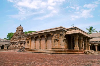 Subrahmanyam Tapınak, Brihadisvara tapınak kompleksi, Tanjore, Tamil Nadu, Hindistan. Güney batıdan görünümü