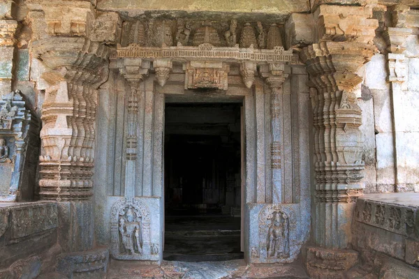 Puertas Pilares Tallados Entrada Adinatha Basadi Basadi Basadi Halli Karnataka —  Fotos de Stock