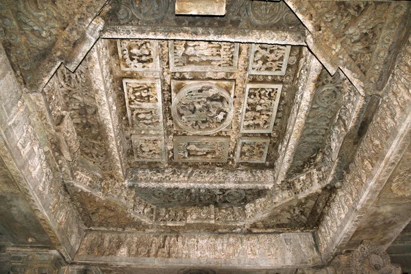 Shantelashwara Hoysaleshvara Hoysaleshvara Halebid 卡纳塔卡 印度的通道天花板 — 图库照片