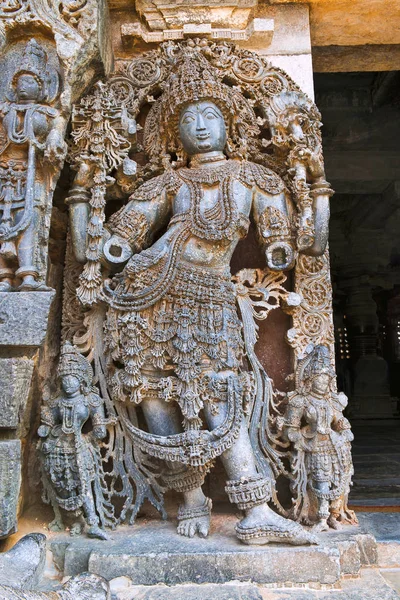 Dwarapala Shantaleswara Tapınak, Kuzey girişinde sol tarafında, yakın çekim Hoysaleshvara Tapınağı, Halebid, Karnataka, Hindistan