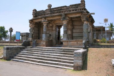 Giriş kapısı Basadi Halli jain Tapınağı karmaşık, Karnataka, Hindistan. 