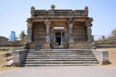 Giriş kapısı Basadi Halli jain Tapınağı karmaşık, Karnataka, Hindistan. 