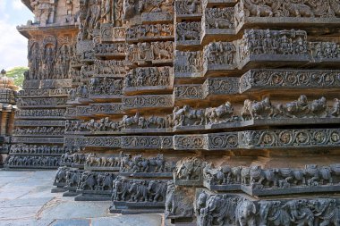 Hayvanlar tapınağın, Ramayana ve Mahabharata, mitolojik bölümleri Tapınak, temelini sahneleri Hoysaleshwara Tapınağı, Halebidu, Karnataka, Hindistan.