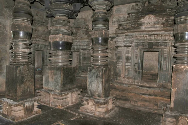 Huge Carved Black Pillars Parshvanatha Basadi Basadi Halli Karnataka India — Stock Photo, Image