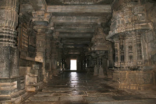 Lange Passage Bedekt Met Verschillende Soorten Aangrenzende Beide Pijlers Shantaleshwara — Stockfoto