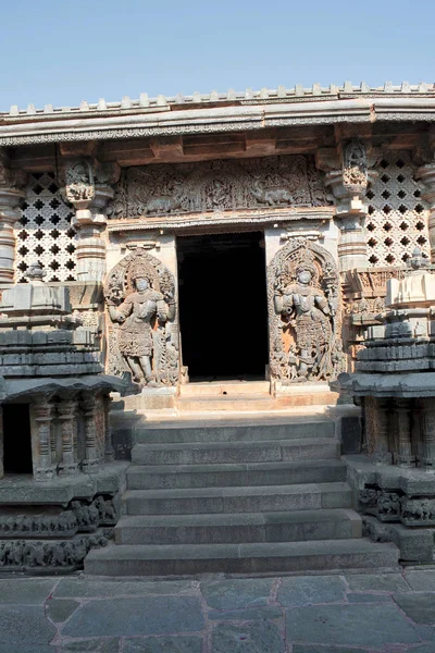 Piccole Torri Dwarapla Santuario Shantaleswara Tempio Hoysaleshvara Halebid Karnataka India — Foto Stock