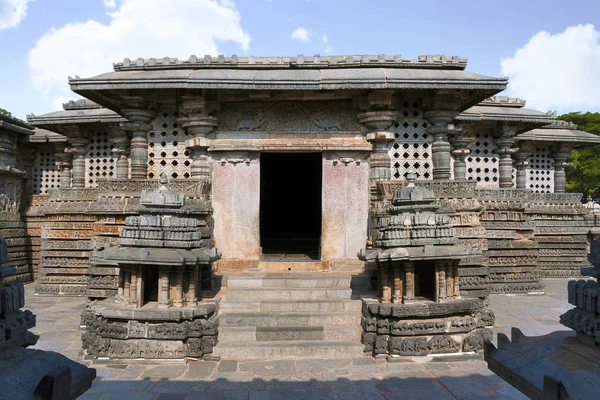 Pequenas Torres Entrada Oriental Templo Hoysaleshvara Halebid Karnataka Índia Vista — Fotografia de Stock