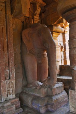 Kanat dvara-bandha, Jain Tapınağı, Jaina Narayana, Pattadakal, Karnataka, Hindistan bilinen bir yaşam boyutu fil binici.