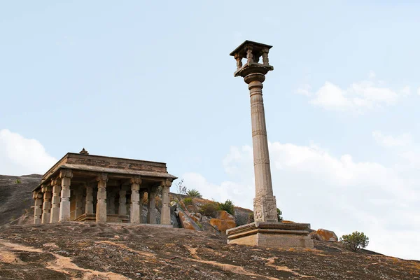Pillar Hall Manastambha Pillar Front Chennanna Basadi Vindhyagiri Hill Shravanbelgola — Fotografia de Stock