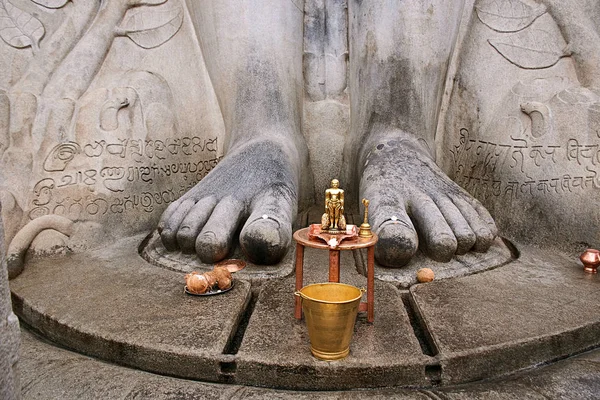 Brass Statue Infront Gigiantic Monolithic Statue Bahubali Also Known Gomateshwara — Stock Photo, Image