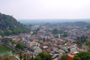 Kuşlar Vindhyagiri Hill, Shravanbelgola, İstanbul Sravanabelgola şehrin görünümü göz