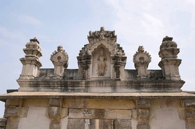 Jain Tapınağı kompleksince Chandragiri Hill, Shravanbelgola, Karnataka için giriş kapısı