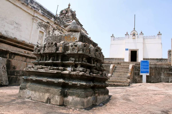 Terina Basadi, Chandragiri hill, Sravanabelgola, Karnataka Hindistan önden görünümü