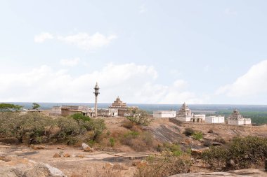 Tapınağı Chandragiri hill karmaşık, Sravanabelgola, Karnataka Hindistan genel görünümü