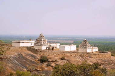 Tapınağı Chandragiri hill karmaşık, Sravanabelgola, Karnataka Hindistan genel görünümü