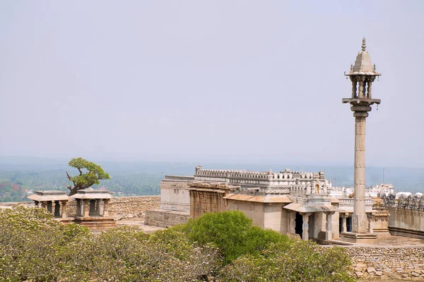 Tapınağı Chandragiri hill karmaşık, Sravanabelgola, Karnataka Hindistan genel görünümü