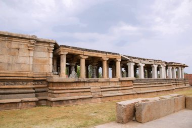 Panchakuta Basadi veya Panchakoota Basadi Kambadahalli, Mandya district, Jain inanç ve ikonografi ile ilgili Batı Ganga çeşitli Güney Hint Dravid mimarisinin en güzel örneklerinden biri İstanbul Türkiye.